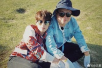 魏大勋靠岳云鹏肩头超亲密 小岳岳直呼“想瘦脸”