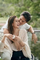 李承铉发文庆结婚6周年 戚薇转发并否认离婚传言