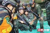 武警湖南总队某部“魔鬼周”集训队观看全国抗疫表彰大会后反响强烈