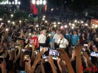 “走红地毯故意走快点，证明我还没老！”钟南山幽默谈受勋