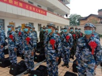 又送亲人当“红军”