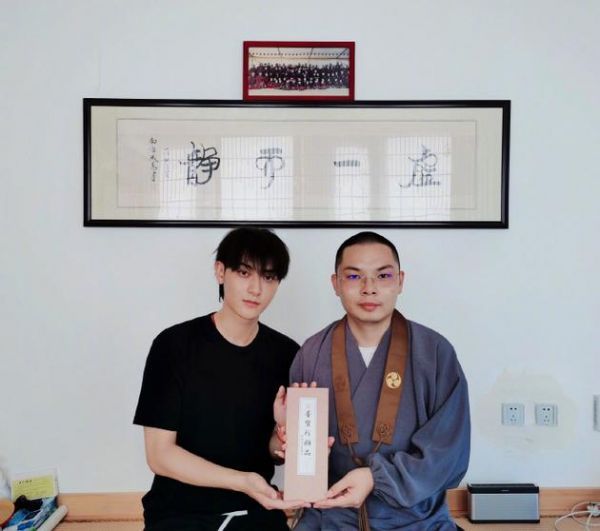 黄子韬为父亲祈福