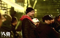 管虎导演十年梦圆拍摄战争片夙愿《八佰》票房一路告捷延长上映
