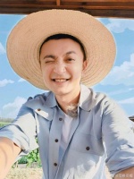 尼格买提逛街被要求强制扫码 自侃“弱小好骗”