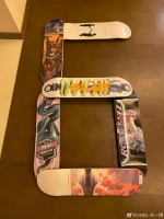 王一博庆出道六周年 用滑板拼“6”字走心有创意