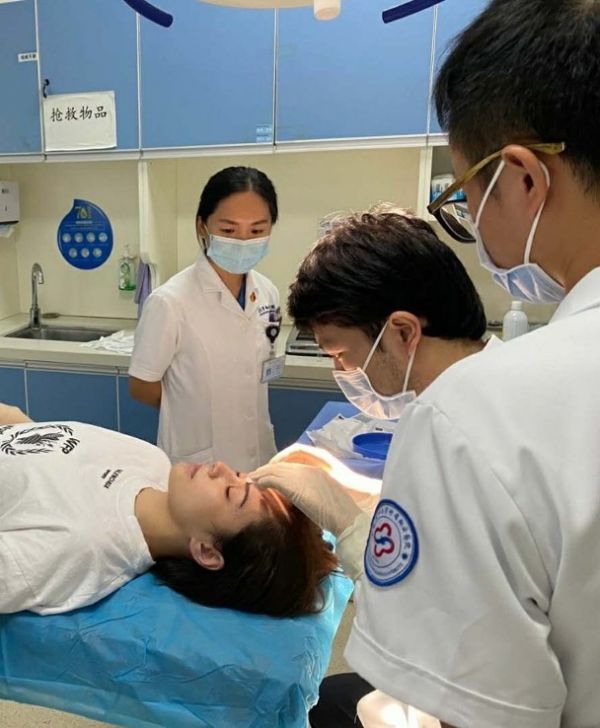 阿娇钟欣潼头部缝几百针