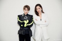 追星成功打卡！郑希怡晒与刘雨昕合照满屏帅气