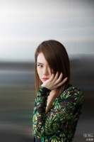 戚薇发文宣布退出《新手驾到》 透露脚伤已好转