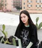 杨幂为《沉默的真相》打call 在线跟白宇求合影