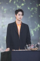 王一博形容自己像鸭脖 调侃想研发香菜味棒棒糖