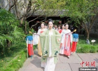 国庆见闻：汉服热折射传统文化复兴“回潮”