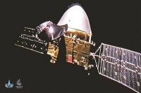 “天问一号”探测器首次深空“自拍”