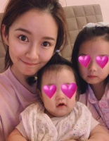 张子萱罕晒母女三人合照，姐妹花长太快！小女儿双下巴神似陈赫？