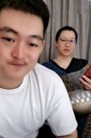 赵本山小儿子与母亲直播 与网友透露自己的工资