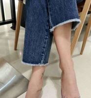 穿上高跟鞋的时候感觉整个世界都变了，脚下踩的不再是鞋而是世界