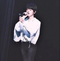 丁程鑫和宋亚轩重新演绎《负重一万斤长大》，共情能力太强了！