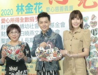 林志颖携手妻子和妈妈合体现身 婆媳逗趣关系融洽