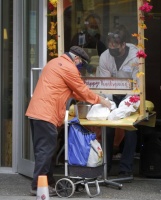 温哥华：疫情中的感恩节大餐活动以“外卖”方式举行