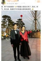 倪萍盛装出席活动，红唇长裙笑意盈盈，同小鲜肉一起毫不显老