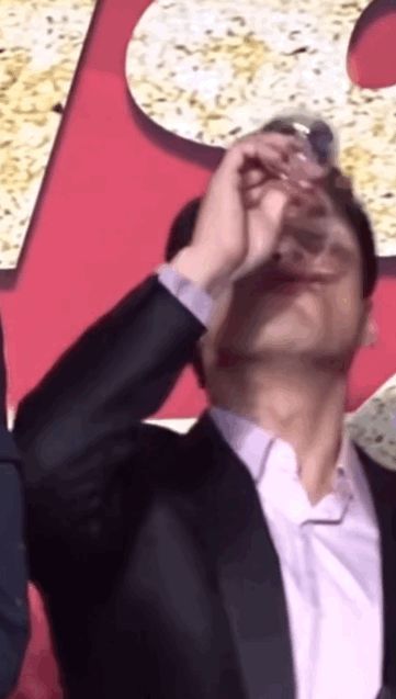 王耀庆喝香槟太费杯子了