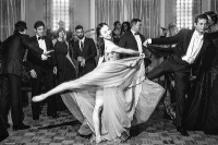 欧洲“名媛”文化，从传统舞会到线上社交