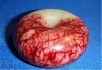 文物贩子造假有多残忍？将玉塞进活羊体中，3年后杀羊取玉卖天价