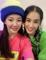 “雨依组合”合体！张雨绮黄圣依约会红配绿养眼