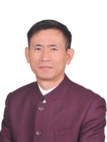 他是全村第一位大学生、第一位博士，三登央视，如今是大学教授！