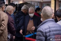 四川知名医院取消现场挂号，老人：“不能把我们拒之门外啊”