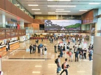 他们毅然选择前行 坚信疫情终将过去