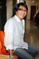 袁二姐解释袁惟仁跌倒原因 希望外界为他祈祷