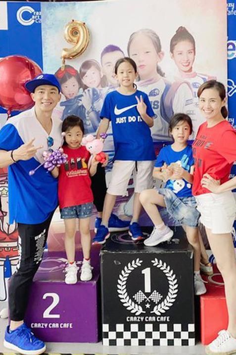 刘畊宏育有3个小孩,儿子宇恩已经留长发3年。