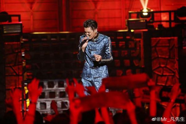 吴亦凡唱歌