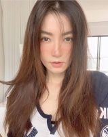 45岁谢金燕近照曝光，曾为父亲还债2亿，如今被吐槽整容认不出