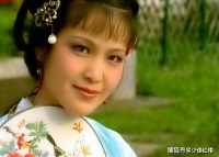 红楼梦：迎春穿花，湘云醉卧，晴雯撕扇，细说大观园里的花样年华