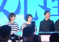 杨紫倪萍毕淑敏同台亮相，倪萍气质佳与小33岁杨紫同框丝毫不输