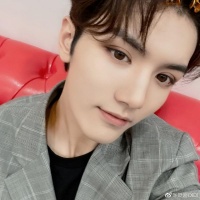 网曝灵超张雅钦恋爱 女方用男方未公开照片当头像