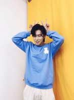 次元壁破了！郑允浩向粉丝推荐欧阳娜娜的歌