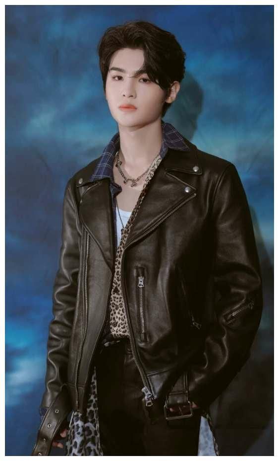 黄明昊