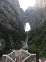 昨步浮阶客，今成上界仙