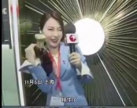 名场面！女主播直播险翻车，徒手救下“5万元”……