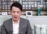 一次采访，辛有志说疫情时，看下账目有8900W，他却说我想捐1个亿