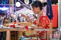 广州和潮州非遗精品展出 潮绣潮州功夫茶技艺吸睛