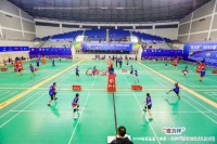 50后羽球达人邀请赛上，“羽坛皇后”李玲蔚偶遇了小学同学