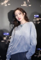 孟佳回应戴假发片否认脱发：我的发质很细很软