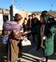 阿坝县安斗乡派克村包村组长：倾听民声 助力脱贫