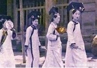 故宫工作人员上班前，会对着房内大喊：我进来了，原来在提醒它们