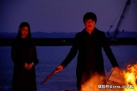 土屋太凤&田中圭，幸福夫妇“跌落”电影“哀愁”场面照片解禁