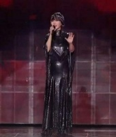 好事将近？38岁超女谭维维小腹微凸，与明星老公结婚4年仍无孩子