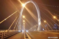 倾注琥珀色的黄昏，各取一杯